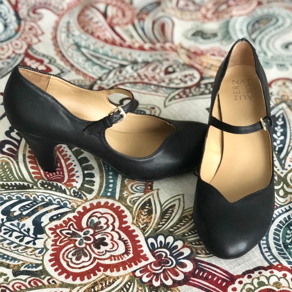 NATURALIZER Mary Jane heels